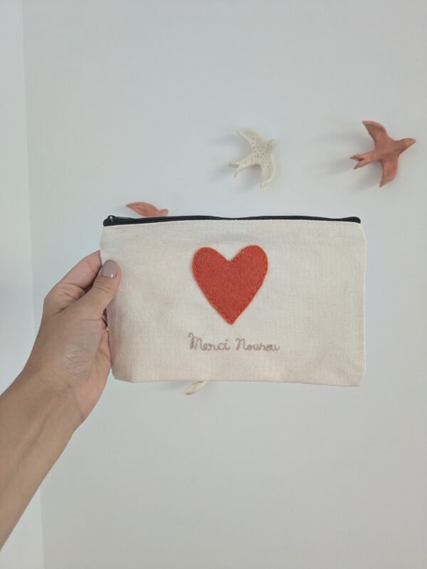 pochettee Broderie personnalisée faite main par En Plein Cœur Créations