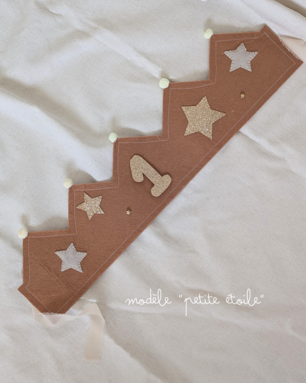 Beige Vert Palette de Couleurs Publication Instagram (1) La couronne d'anniversaire